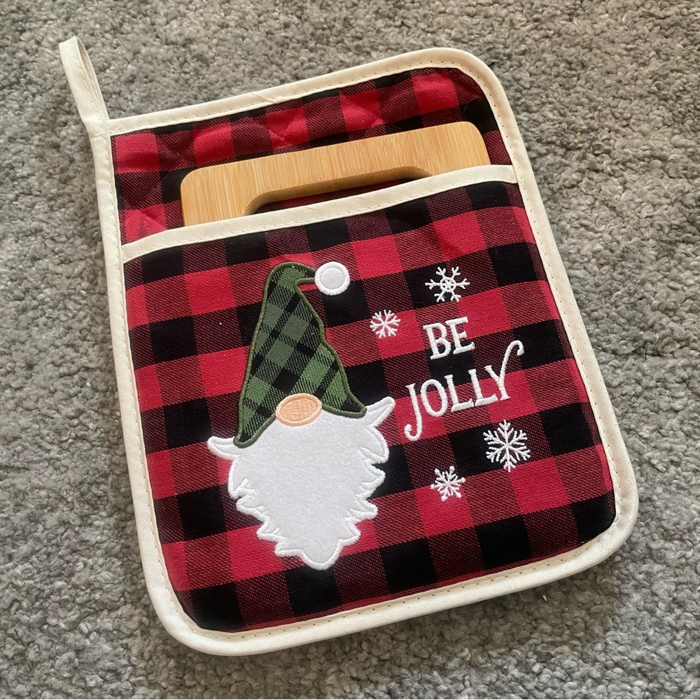 NWOT Plaid Holiday Gnome Pot Holder & Mini Cheeseboard Set